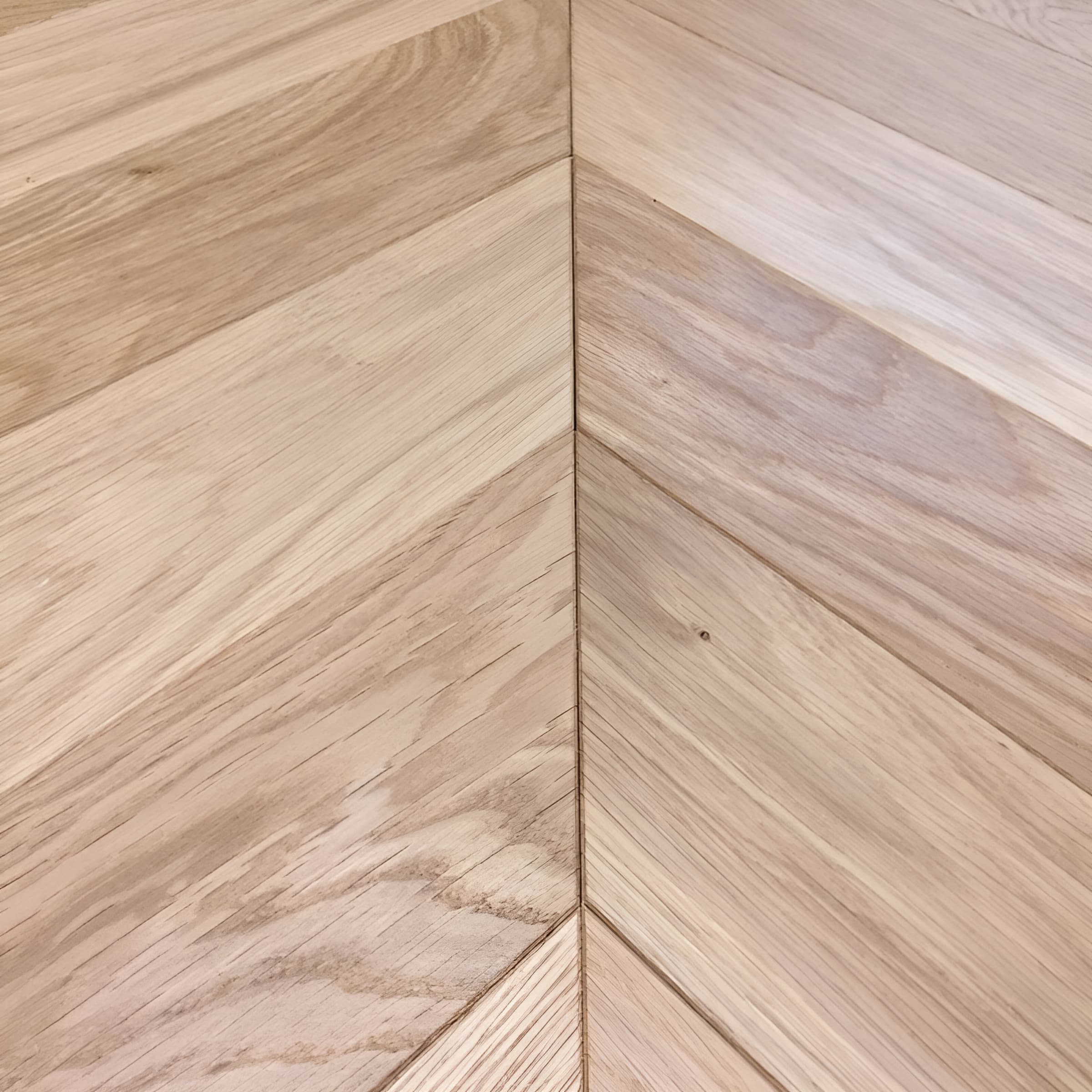 Parquet en chêne massif Point de Hongrie Vernis Mat Premier Choix