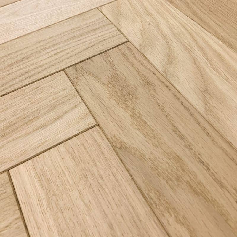 Parquet en chêne massif Bâton Rompu Verni incolore PREMIER CHOIX